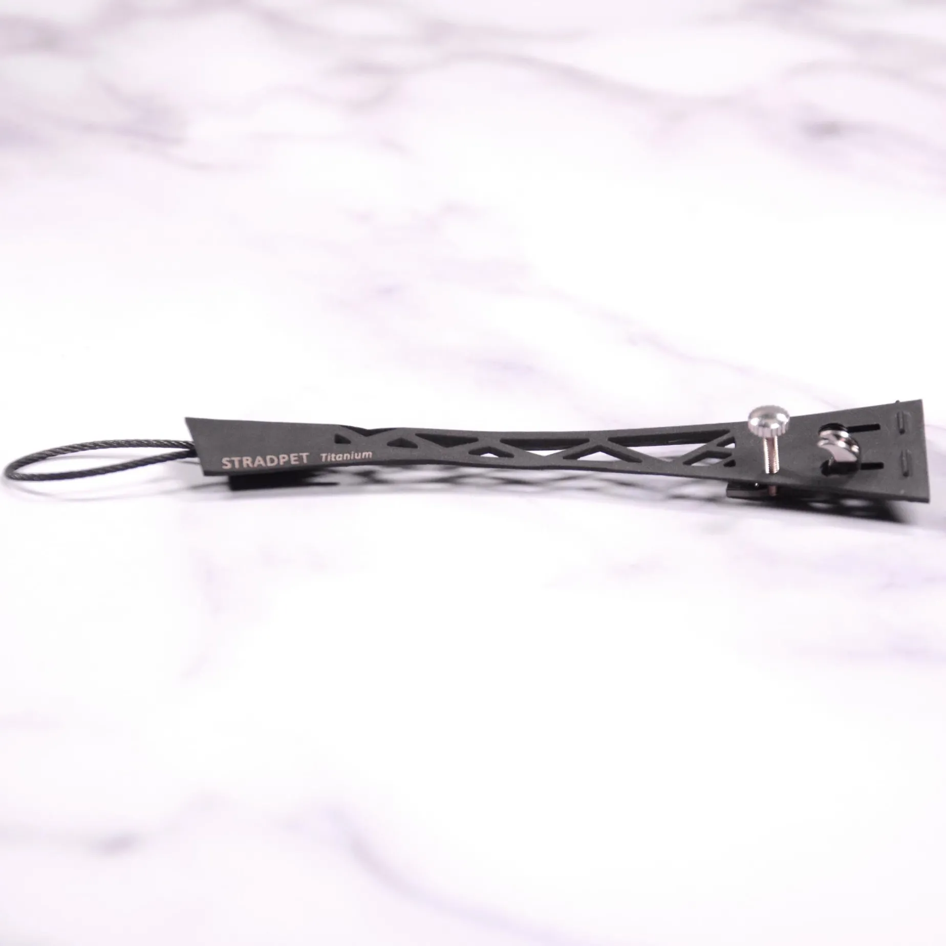 Stradpet Titanium Violin Tailpiece with Single Fine Tuner